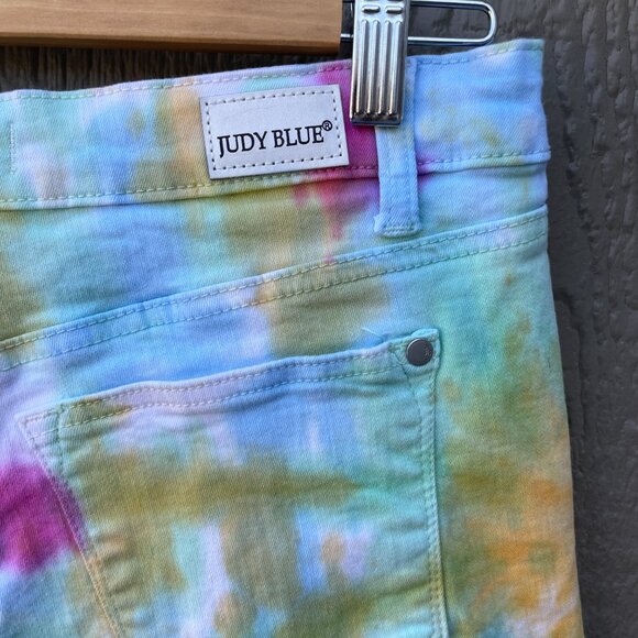 Judy Blue Denim Shorts Women’s Size M Tie Dye Raw Hem Multicolor‎ Boho Hippie - Picture 4 of 6
